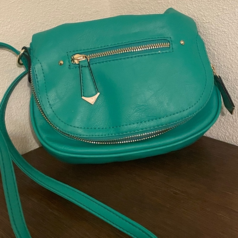 APT. 9 Purse